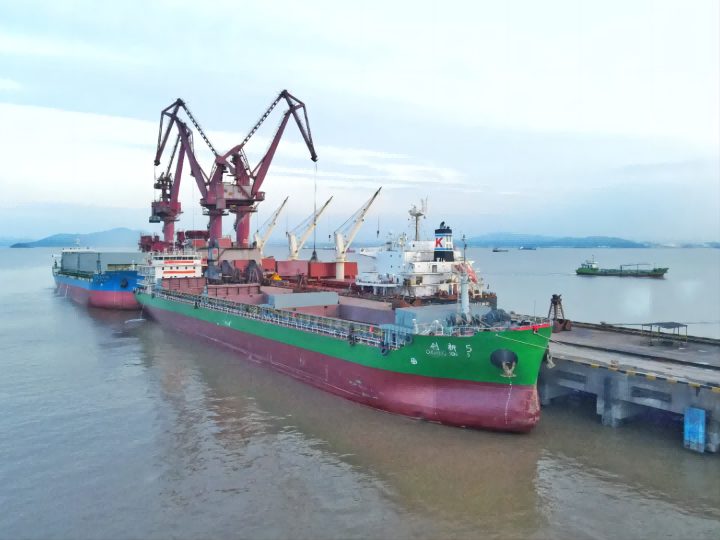 port lifting equipment